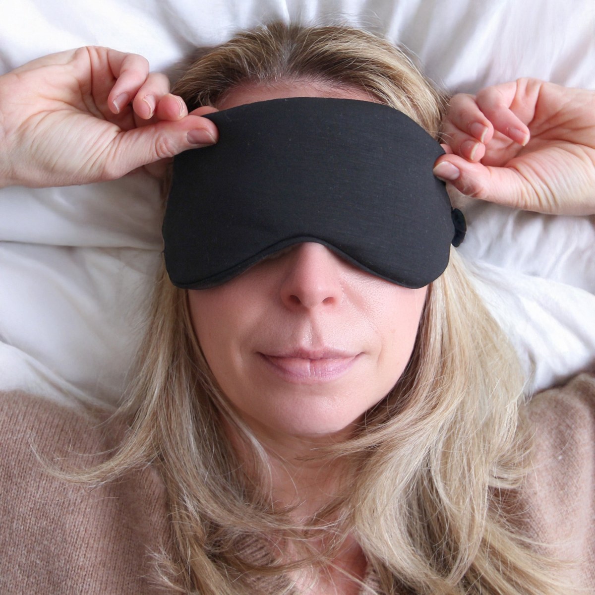 A DOMANI Golden Hour Cool Feel Sleep Mask